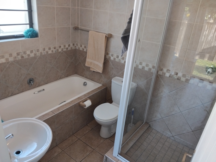 4 Bedroom Property for Sale in Wavecrest Eastern Cape